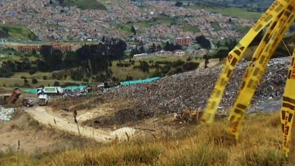 Doña Juana: con 5.000 bultos de cal mitigan malos olores que afectan a siete localidades