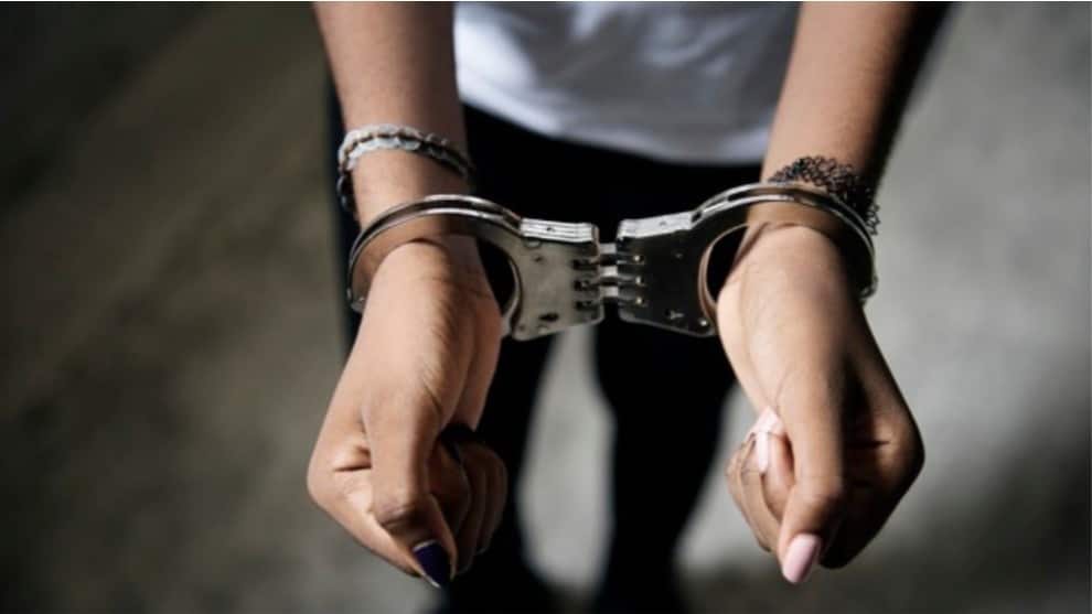 Mujer llevaba droga inyectada en los muslos