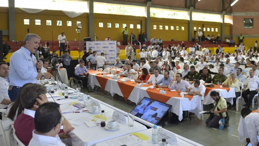 “Colombia está unida para defender sus instituciones y defender su democracia”, afirmó.