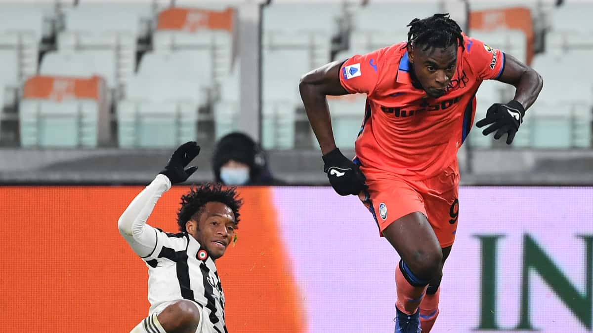 Duván Zapata en el once ideal de sudamericanos en Europa