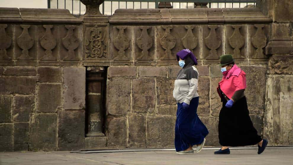 Ecuatorianos despiden virtualmente a los muertos que deja el coronavirus