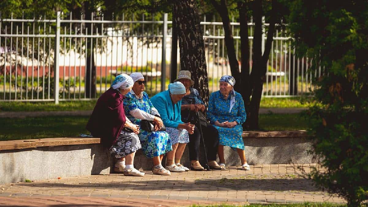 Proponen reducir número de semanas de pensión a mujeres