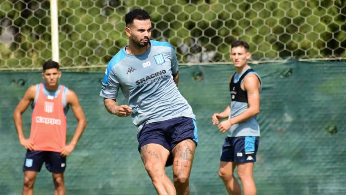 Edwin Cardona entrenando con Rácing Club en Avellaneda