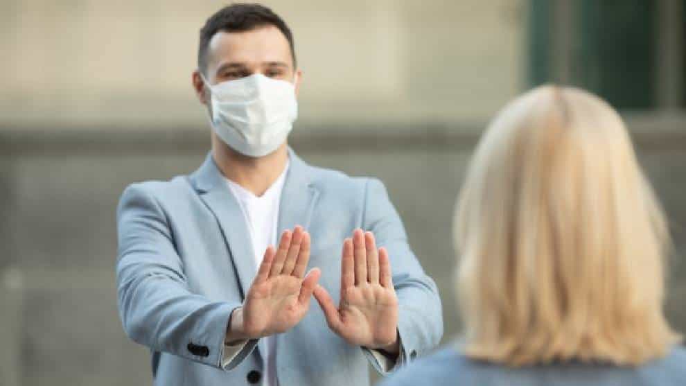 Personas de covid-19 estarían infectando a la mitad de los miembros de su hogar