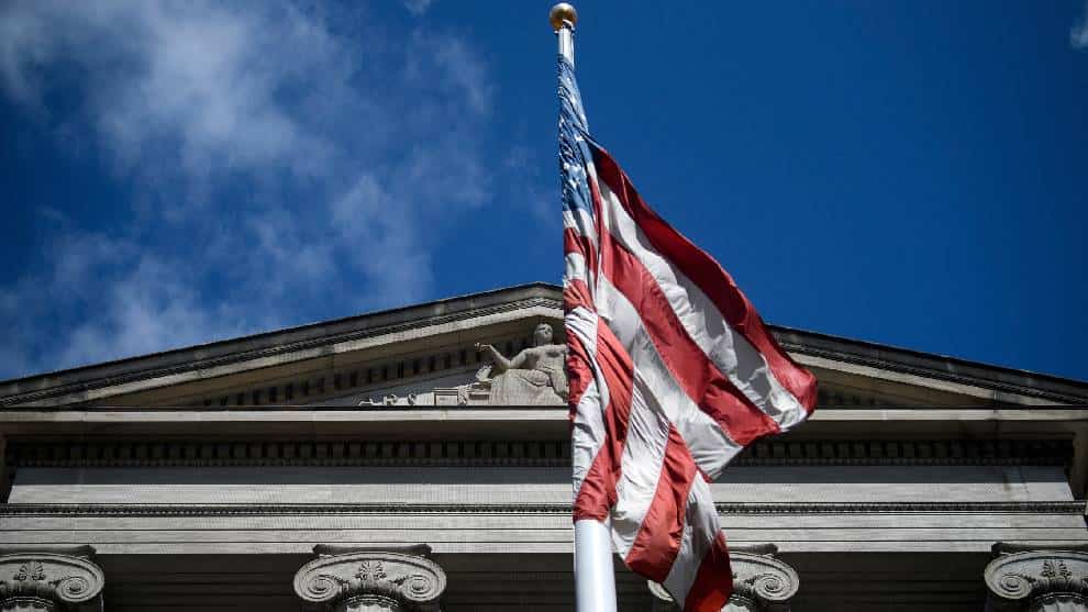 EE.UU. acusa a Rusia e Irán de influir en la decisión de los votantes norteamericanos