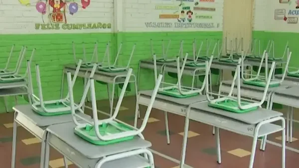 ELN estaría cobrando vacunas a maestros para dejarlos dictar clases en el Catatumbo ELN estaría cobrando vacunas a maestros para dejarlos dictar clases en el Catatumbo