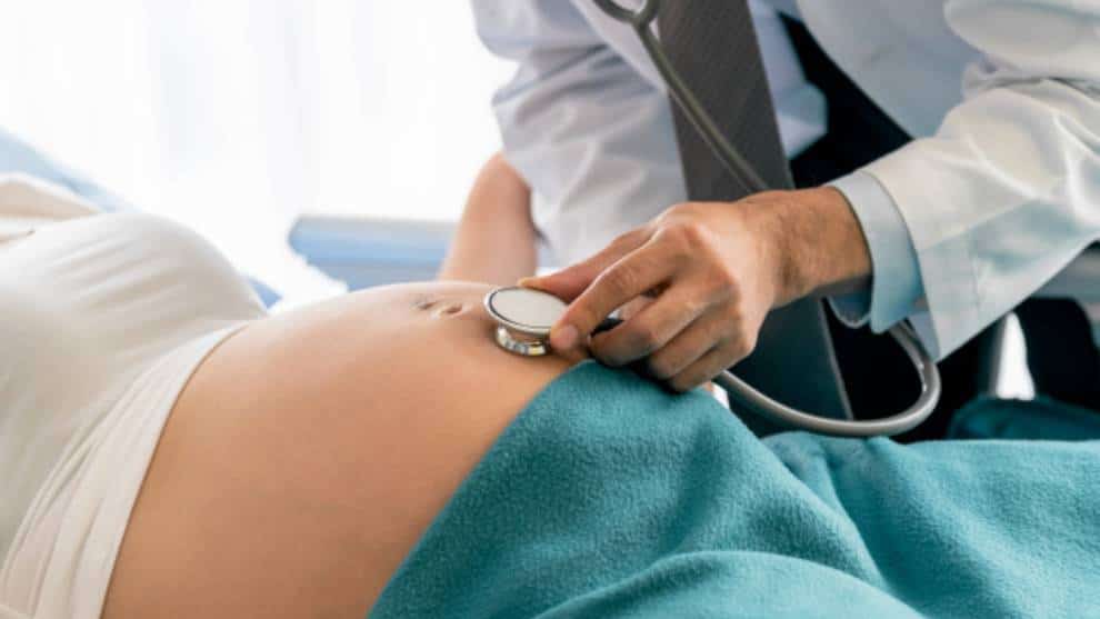 Investigadores advierten posibles riesgos del covid-19 en mujeres gestantes