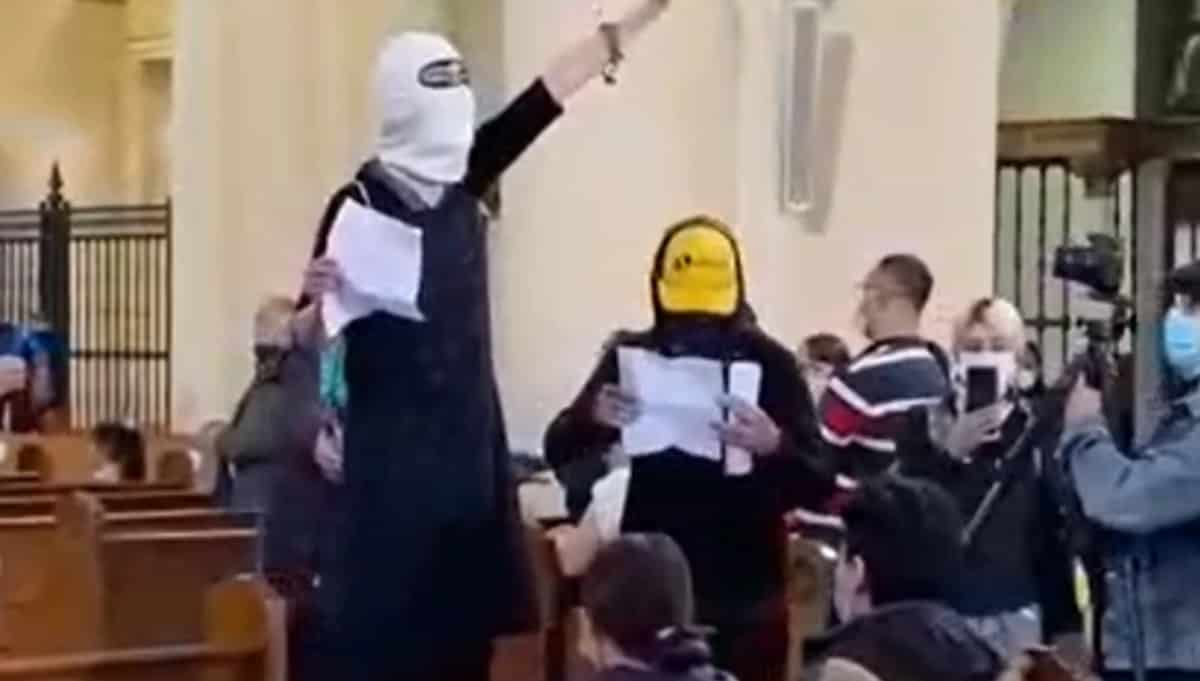 Foto: Captura Encapuchados entran a la Catedral de Bogotá