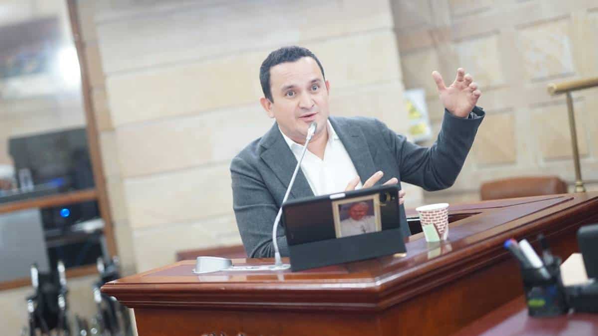 Congresista Erwin Arias será investigado por irregularidades en PAE