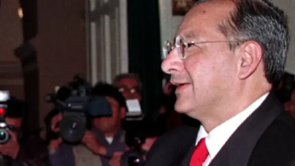 Lo que se sabe del exembajador de EE.UU. que espió para Cuba por 40 años