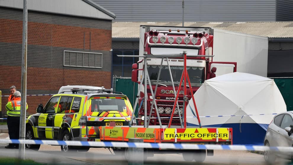 Policía británica halló 39 cadáveres dentro de un camión