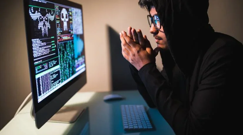 Foto: Freepik Estafas virtuales con mensajes falsos de viajes