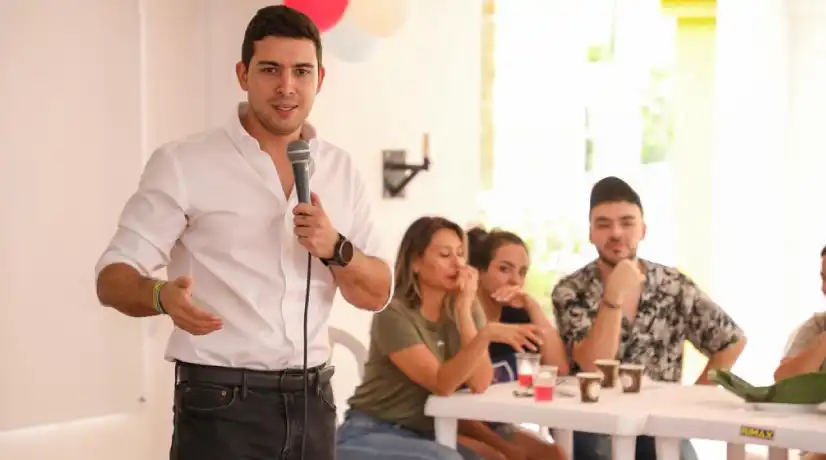 Confidencial: Estos son los contratos del hermano de 19 años de Esteban Restrepo con la Alcaldía de La Estrella