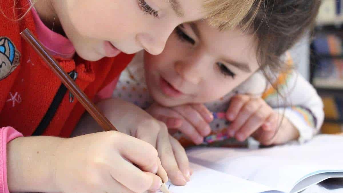 Maestra daba dulces que contenían THC