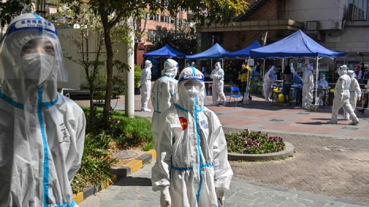 Síntomas de covid 19 cambian entre variantes ómicron y delta