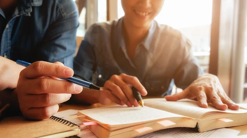 ¿Esta la suya? Las ocho carreras mejores remuneradas en Colombia según la IA