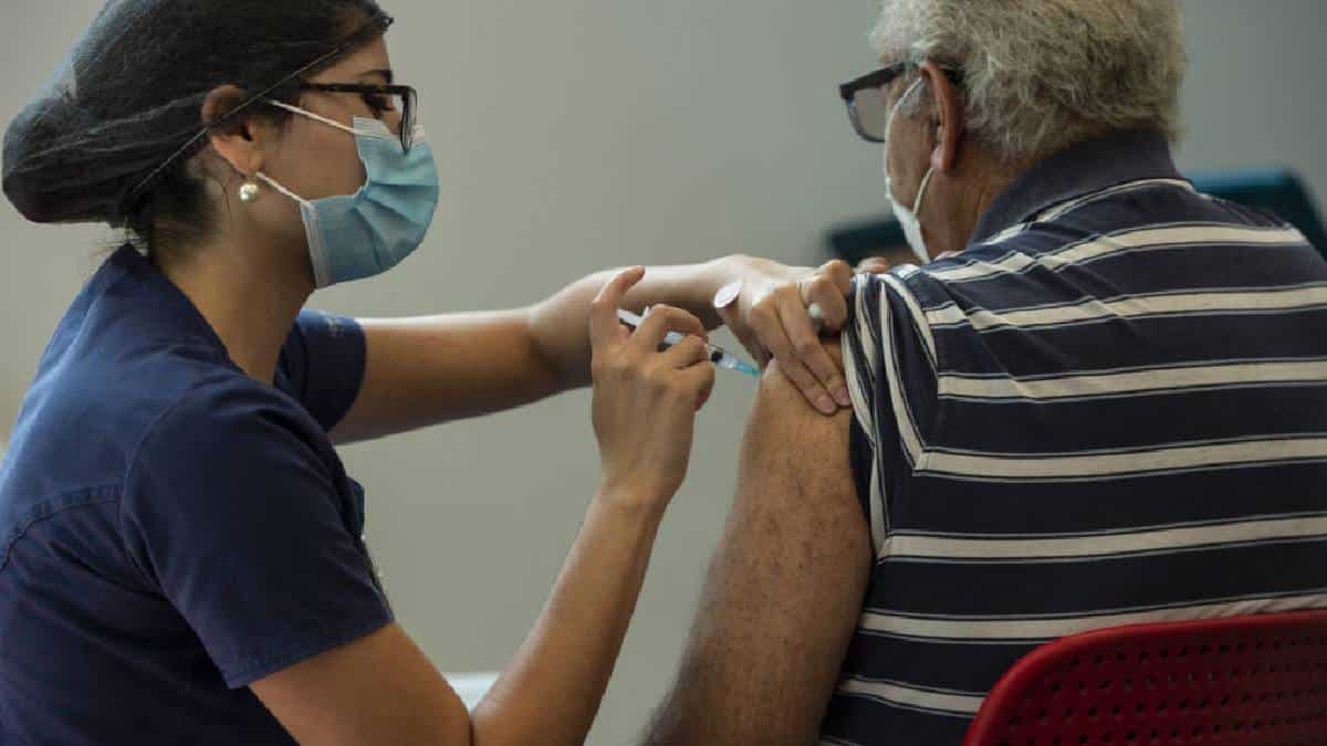 En Europa la mitad de los adultos ya estan vacunados