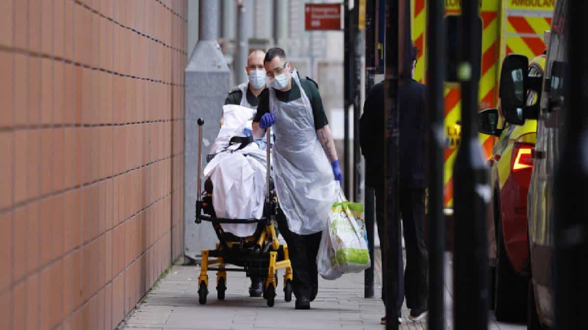 Foto: AFP Agencia sanitaria asegura que se deberán tomar medidas más estrictas contra el covid-19