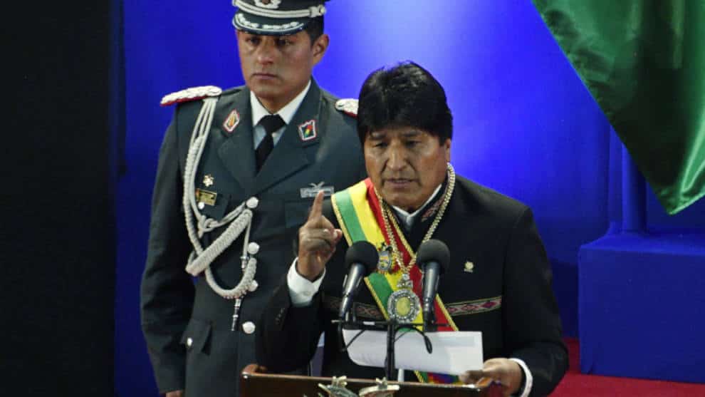 "Las Fuerzas Armadas deben estar prevenidas frente a las nuevas amenazas", dijo Morales. Foto: AFP