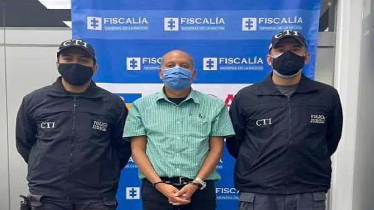 Extraditan a colombiano acusado de atentado a embajada de EE.UU.