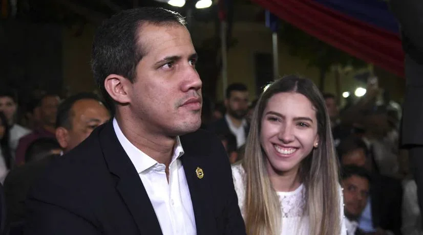 Juan Guaidó y su esposa Fabiana Rosales / Foto: AFP. Juan Guaidó y su esposa Fabiana Rosales