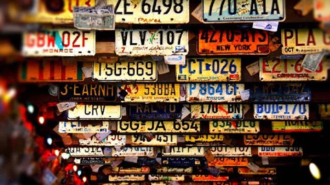 Las penas a las que se arriesgan conductores que falsifican placa para evadir pico y placa.