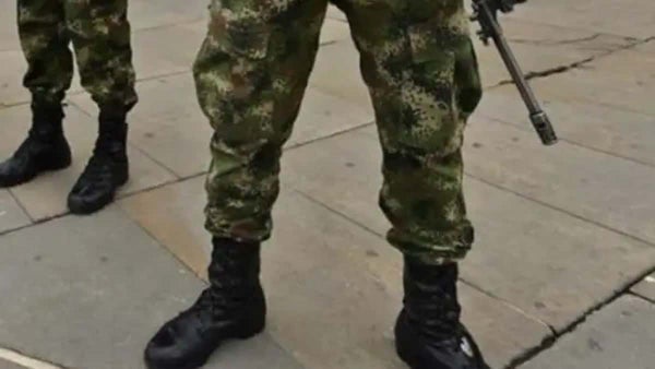 El Ejército investigará a un comandante que presuntamente abandonó las operaciones en el Cauca para ir a un concierto