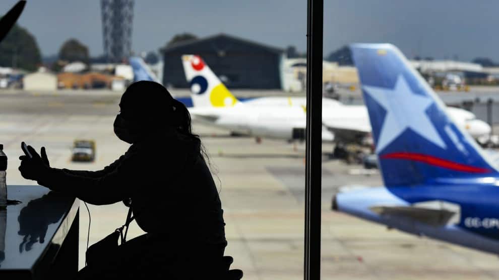 Graban lo que sería un ‘fantasma’ en el Aeropuerto El Dorado