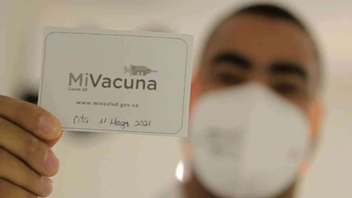 Exigencia de carné de vacunación será pedagógica hasta 16 de noviembre