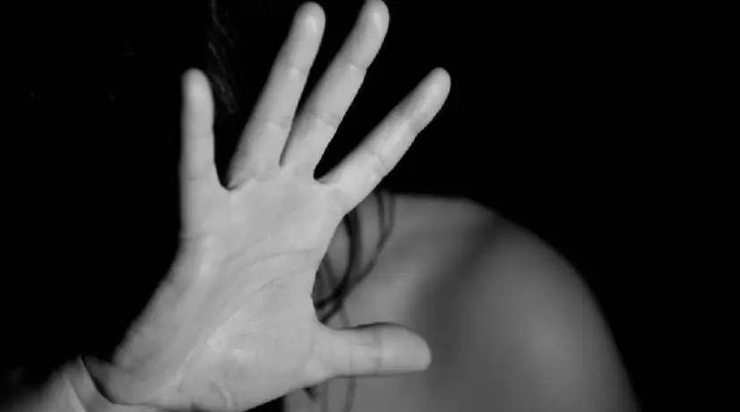 La menor de 16 años recibió varias heridas con arma blanca en el abdomen y la espalda