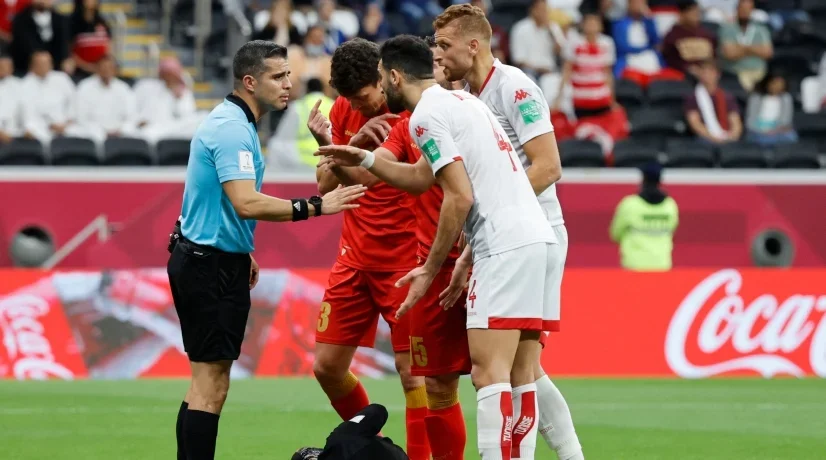 Fuerte sanción al árbitro que agredió a jugador en la liga de México
