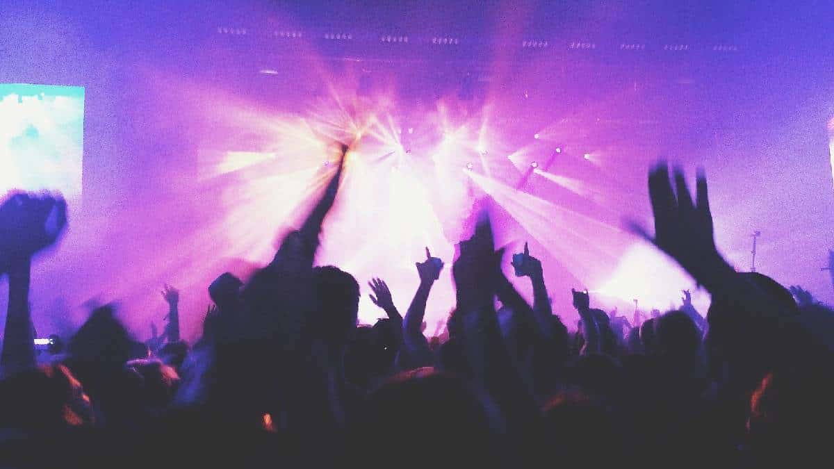 La fiesta comenzó el sábado en la noche.