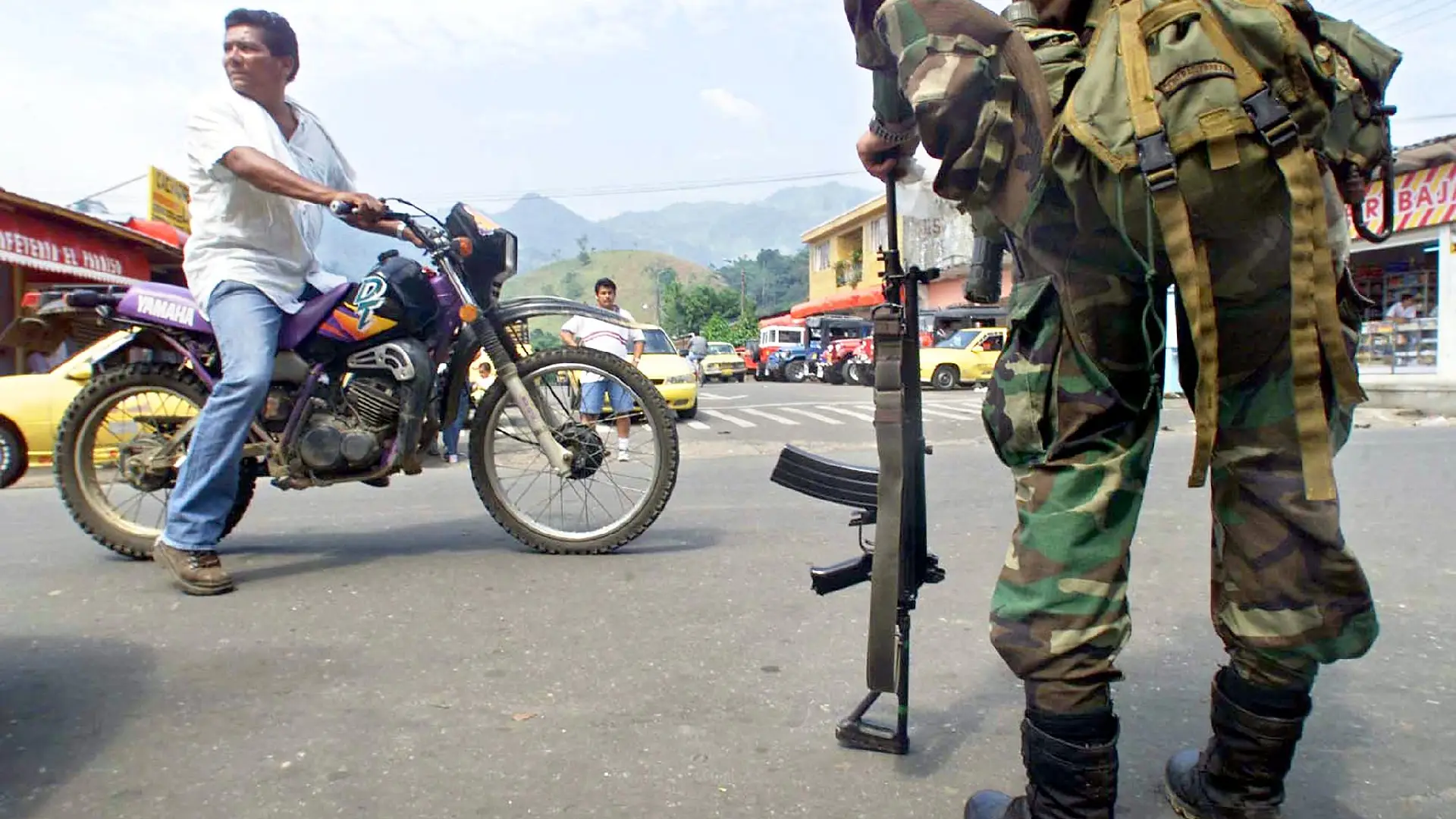Fiscalía imputo a Mario González, general en retiro, por presunto delito de acto sexual.