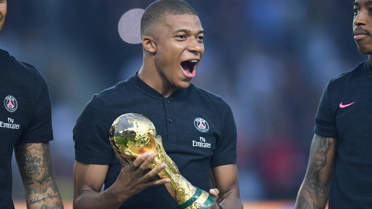 FIFA dice que hinchas respaldan mundial cada dos años