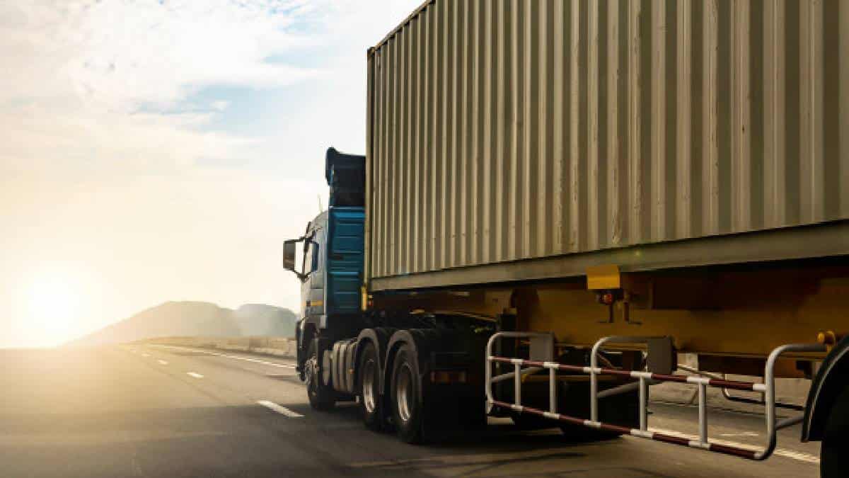 1.000 millones de pesos en licor fueron robados de una tractomula en Bogotá