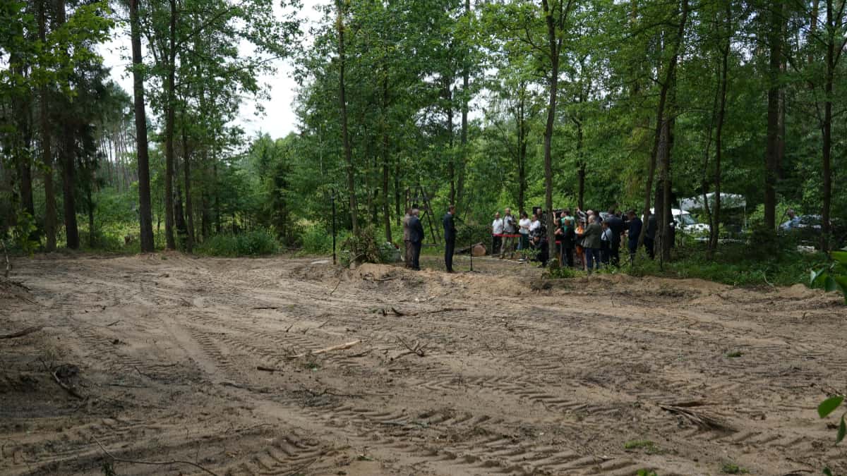 El bosque de Bialucki cerca de Ilowo, el sitio donde se desenterró la fosa común de unas 8.000 víctimas de los crímenes nazis.