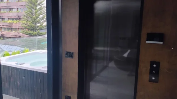 Fotos: nuevos detalles en investigación por presunta explotación sexual de dos menores en Medellín