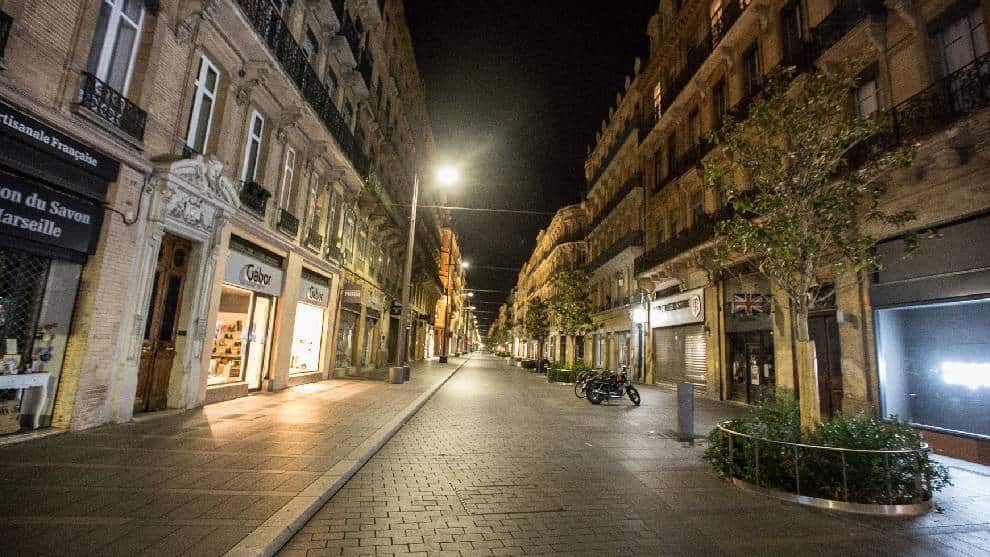 Francia, en estado de alarma por segunda ola de covid-19