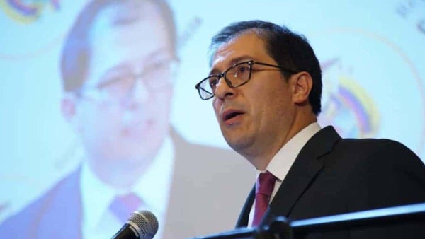 Francisco Barbosa renuncia a su candidatura presidencial y pide unidad en la derecha