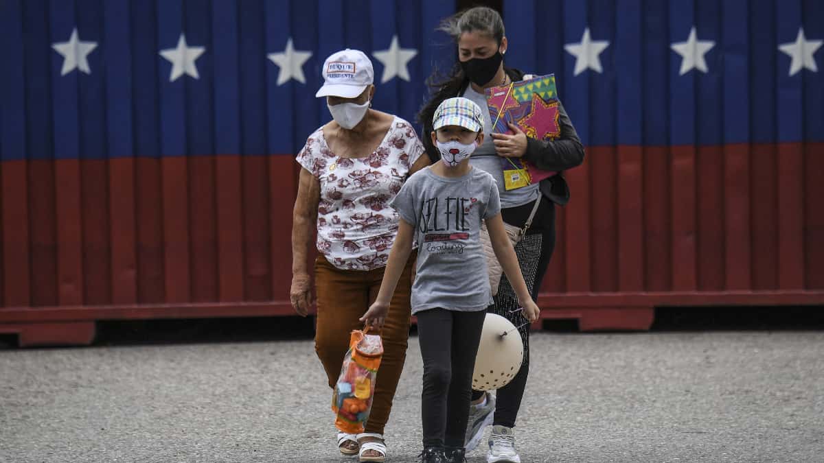 "Allá no se puede creer en cantos de sirena porque esa dictadura ha sido expropiadora", Iván Duque.
