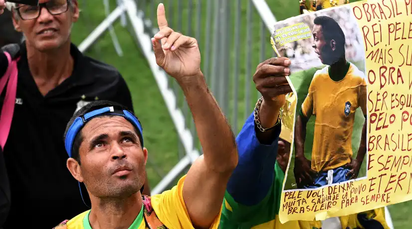 Foto: AFP Los brasileños dan su último adiós al 'rey' Pelé