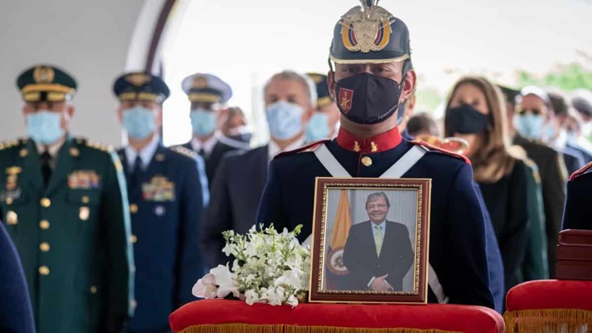 Funeral Carlos Holmes Trujillo