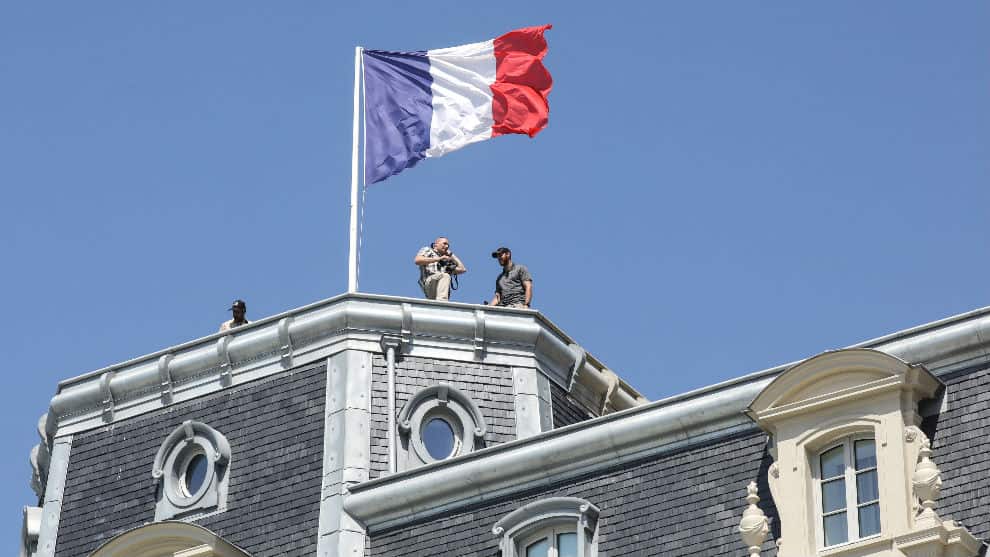 La cumbre, en la que participan los líderes de Estados Unidos, Francia, Reino Unido, Alemania, Italia, Canadá y Japón, estaba también dominada por un recrudecimiento de las tensiones comerciales