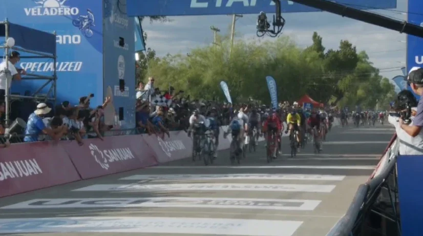 Foto: @vueltasanjuanok Fernando Gaviria, segundo en etapa 2 de Vuelta a San Juan