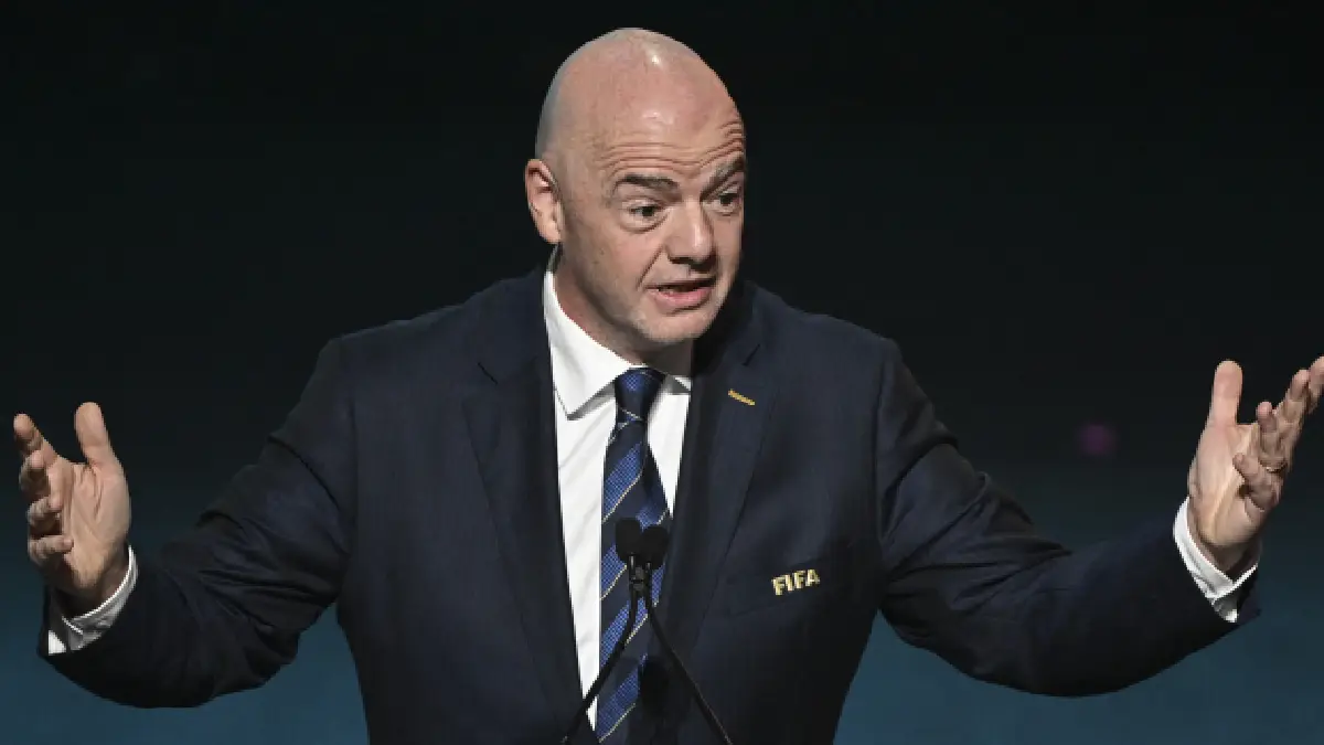Infantino critica disparidad en mundiales de fútbol