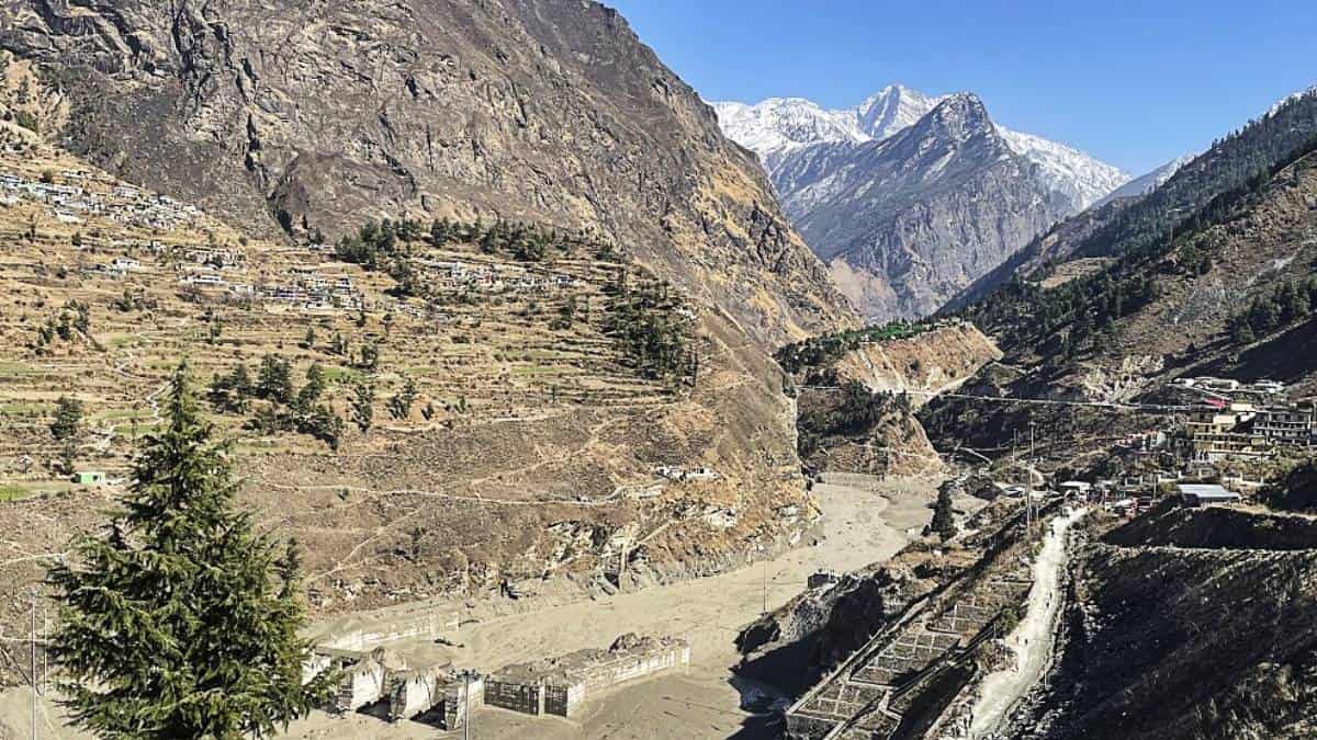Desprendimiento de glaciar en Himalaya deja 150 desaparecidos y tres muertos