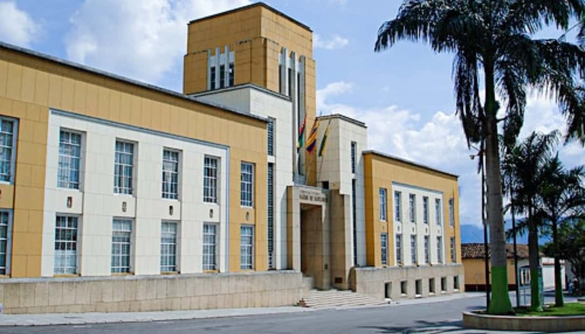 Escándalo en contratación