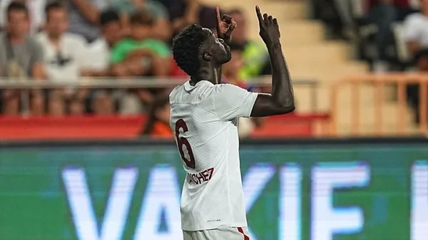 Davinson Sánchez sigue brillando en Turquía: gol con la camiseta del Galatasaray Davinson Sánchez sigue brillando en Turquía: gol con la camiseta del Galatasaray