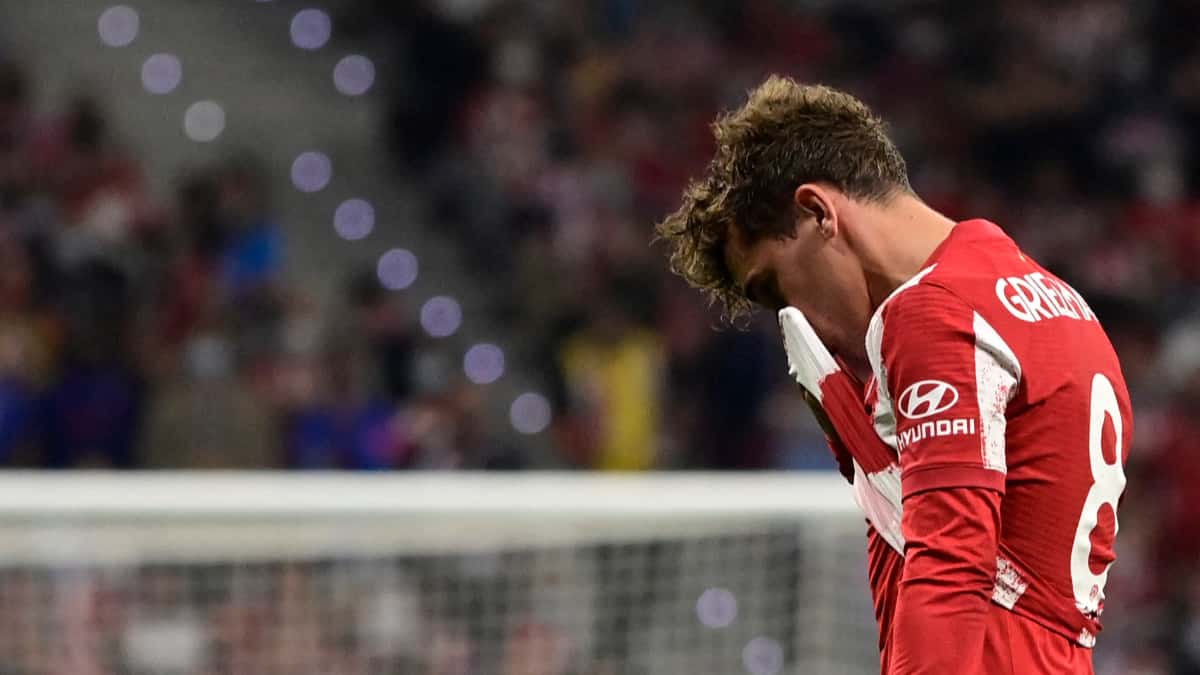 Patada en la cara de Antoine Griezmann a Roberto Firmino en Champions