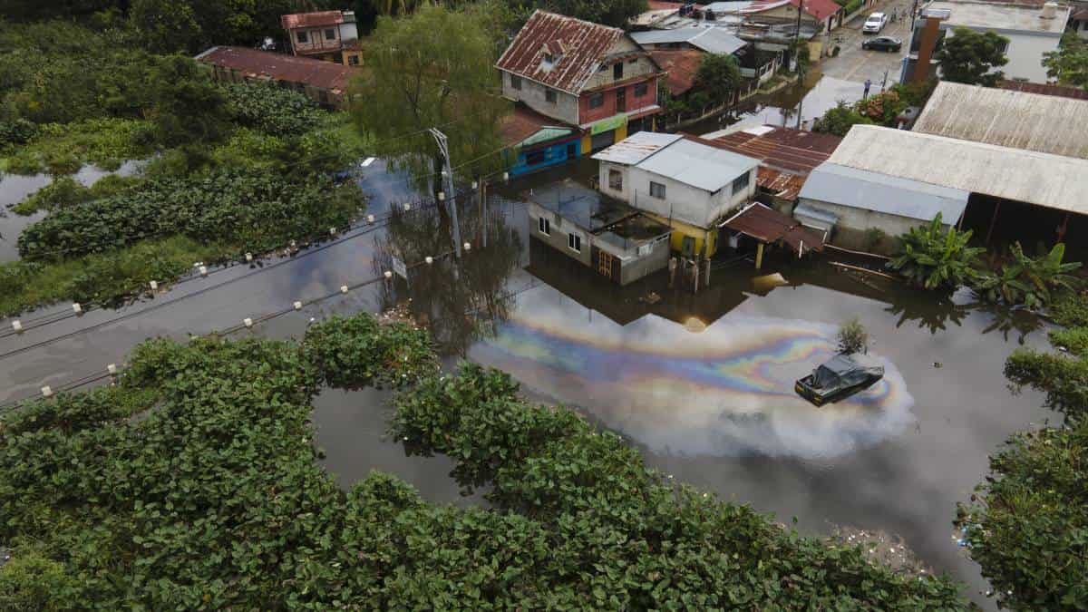 Guatemala pide ayuda internacional por los desastres que deja el ciclón Eta